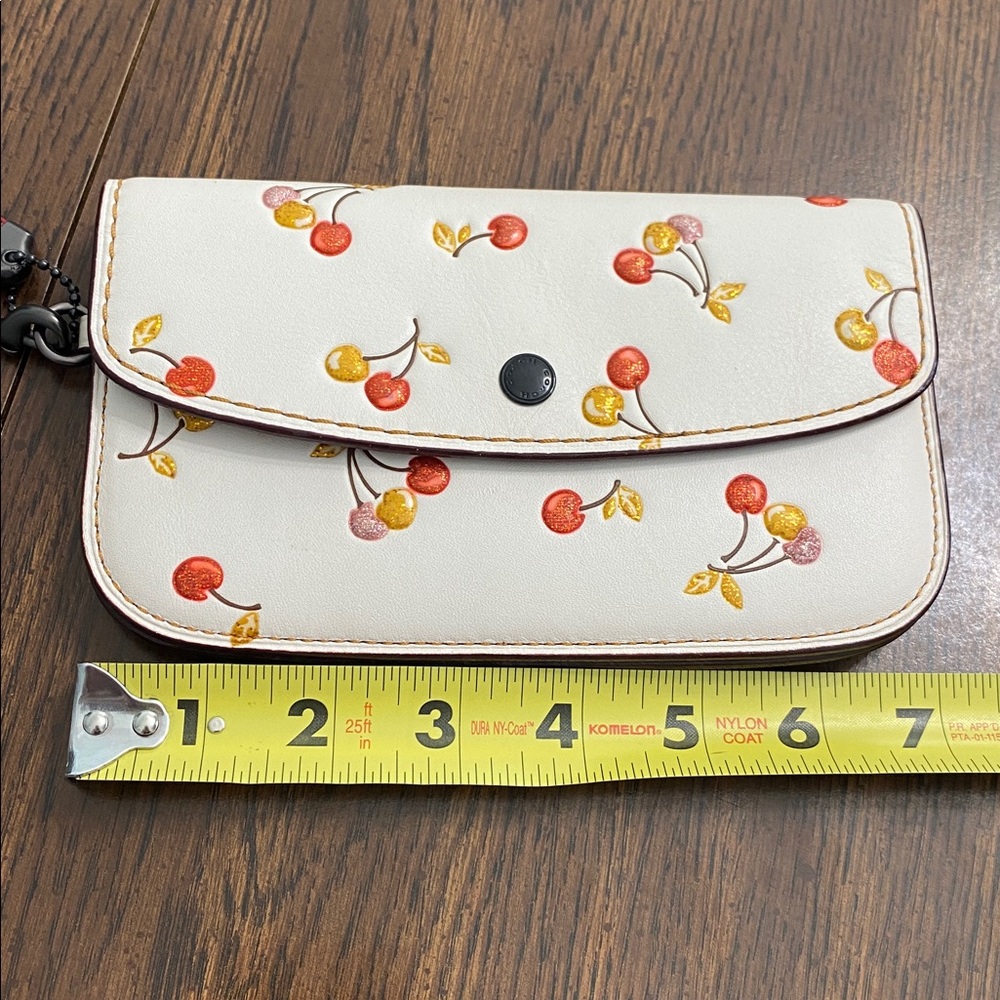 Coach cherry print clutch - Picture 11 of 11